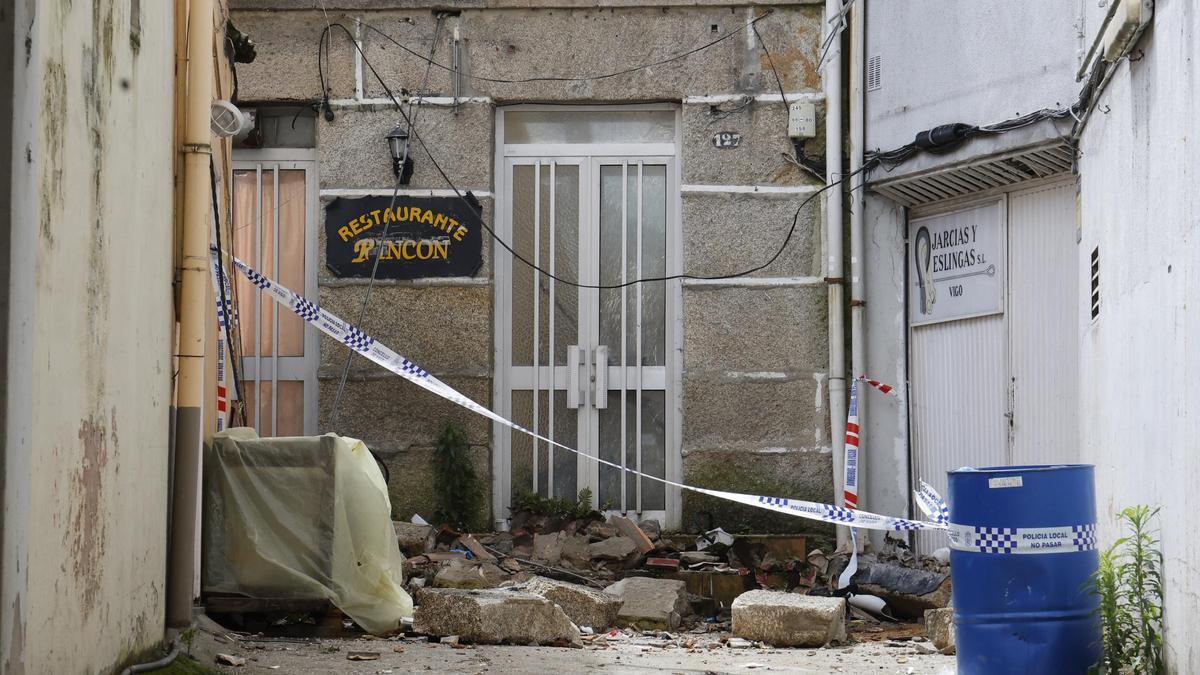 Así estan siendo las labores de limpieza en la en la vivienda de la avenida de Beiramar