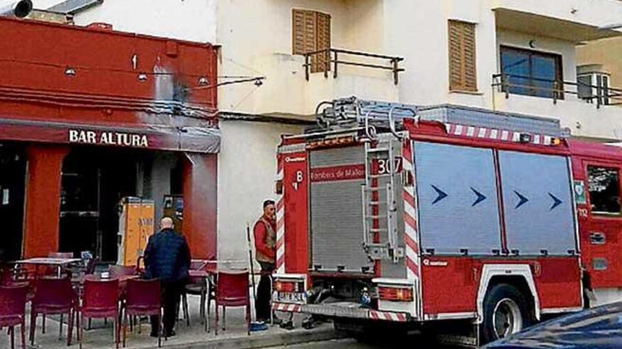 Bomberos, ayer en Lloseta.