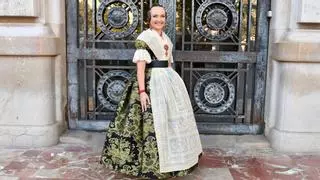 La última (y espectacular) versión del traje Falla Plaza del Pilar