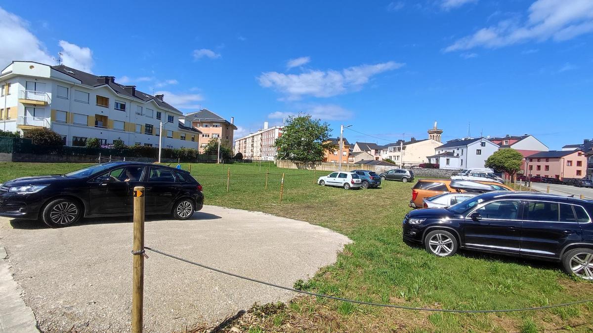 El nuevo aparcamiento habilitado en las inmediaciones del barrio del Cascayal, justo a la entrada de la villa.