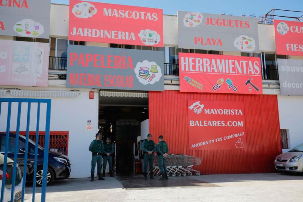 La Guardia Civil inspecciona una treintena de comercios chinos en Mallorca