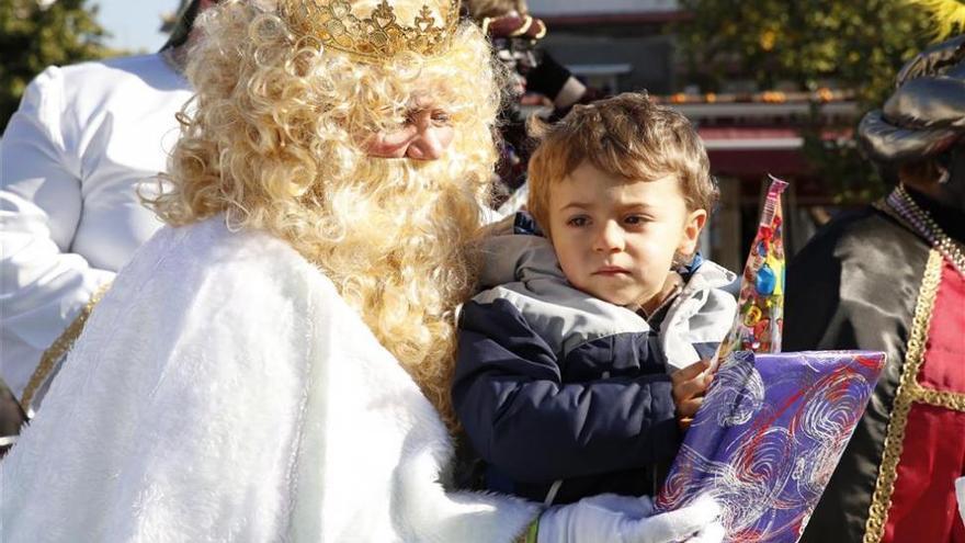 Una cabalgata y varias entregas de juguetes ponen fin al día de Reyes en Córdoba