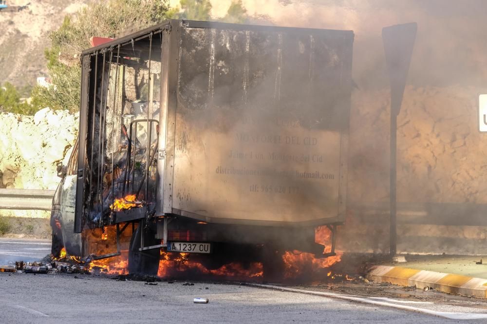 Arde un camión en Monforte del Cid