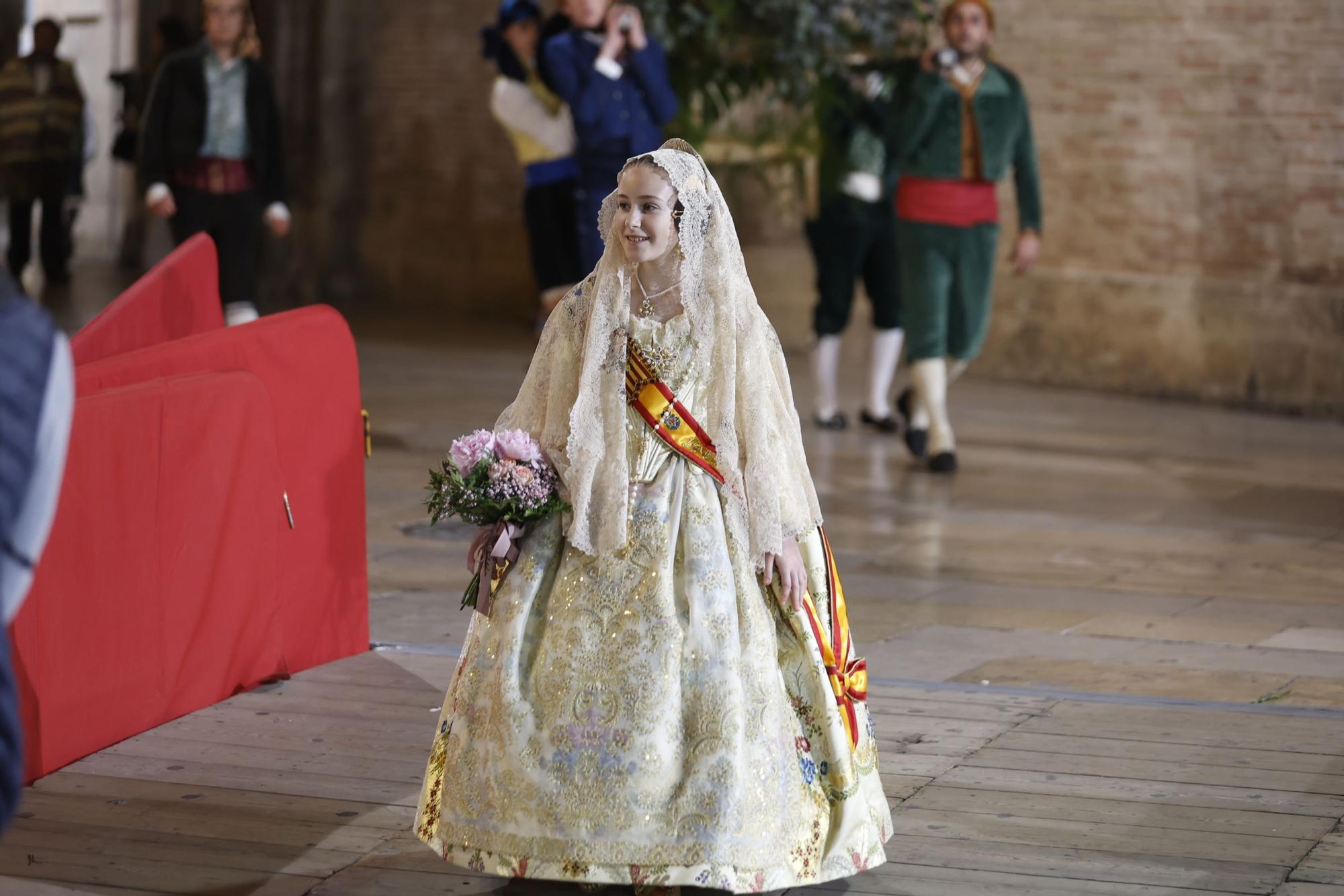 Ofrenda 2023 | Falleras Mayores e Infantiles de comisiones del 17 de Marzo (I)