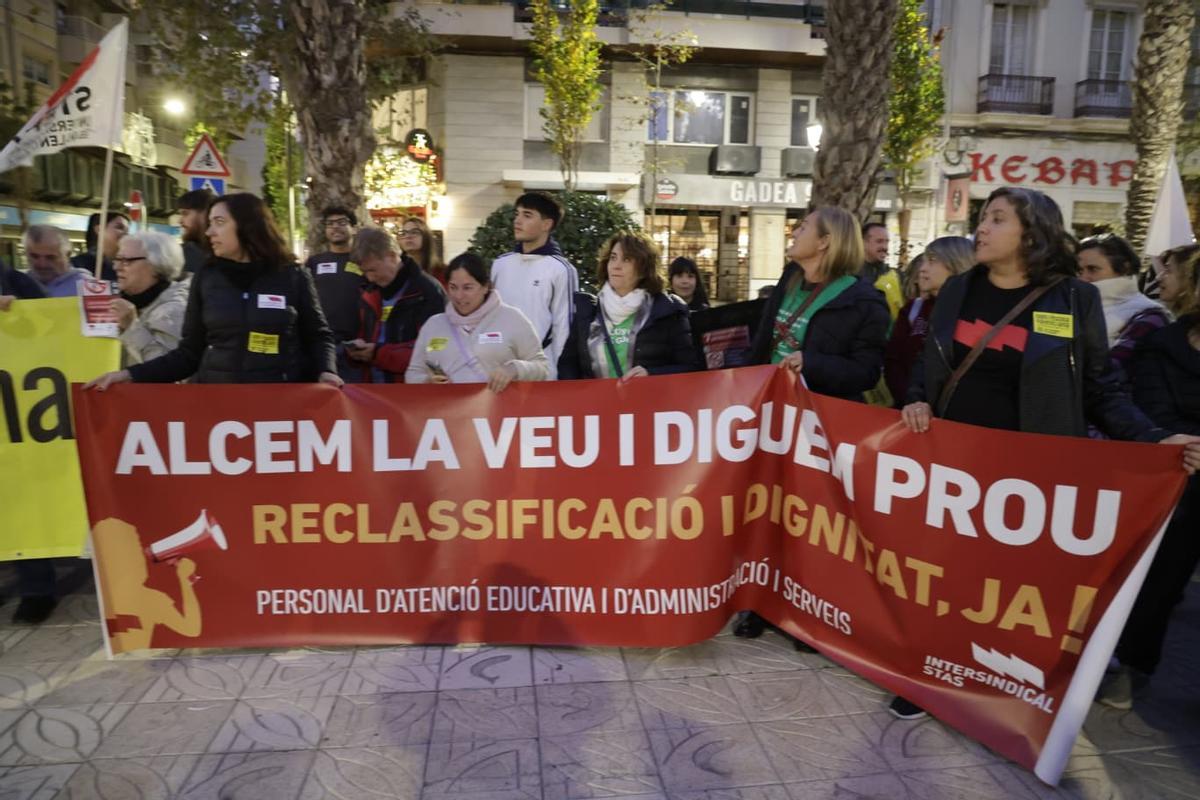 Los profesores de Alicante se plantan: urgen más personal y más sueldo