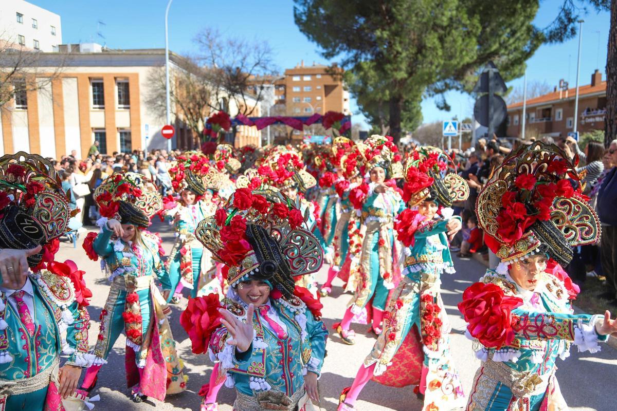 Fotogalería | Valdepasillas se consolida como culmen al Carnaval de Badajoz