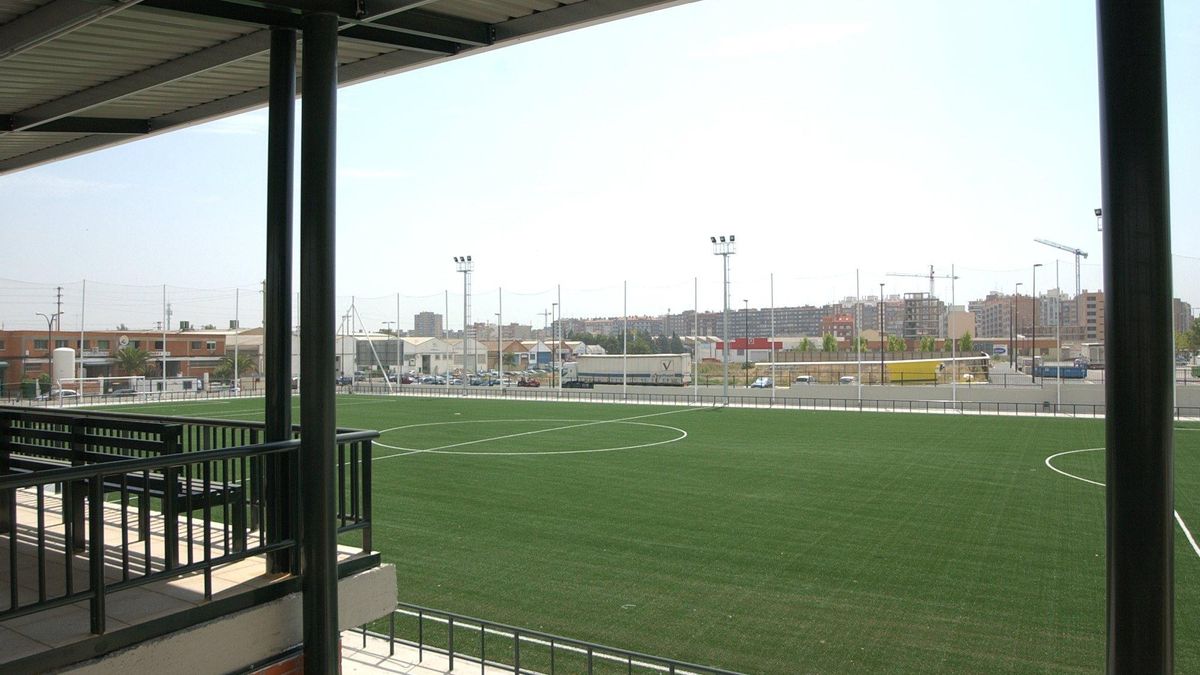 Campo de fútbol de La Azucarera, uno de los once que serán renovados.