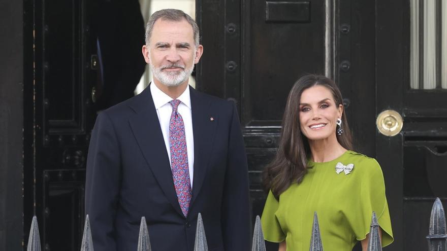 Felipe VI y Letizia asisten a la recepción en el Palacio de Buckingham horas antes de la coronación de Carlos III