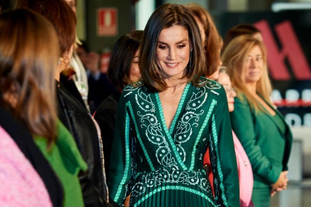 Letizia Ortiz con vestido verde estampado de Sandro París