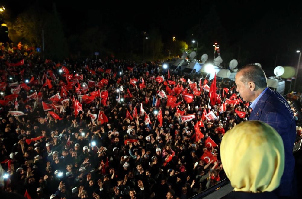 Erdogan gana el referéndun constitucional en Turquía