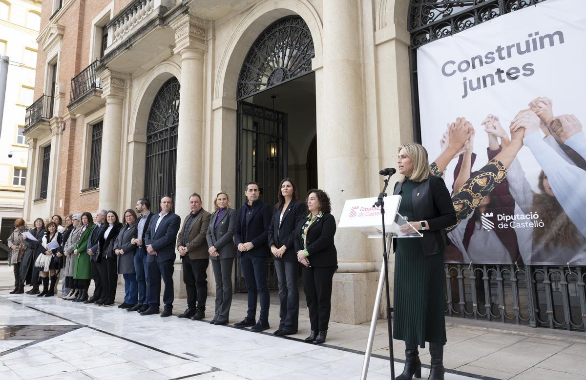 La presidenta de la Diputación de Castellón, Marta Barrachina, durante la lectura del manifiesto con motivo del Día Internacional de la Mujer.