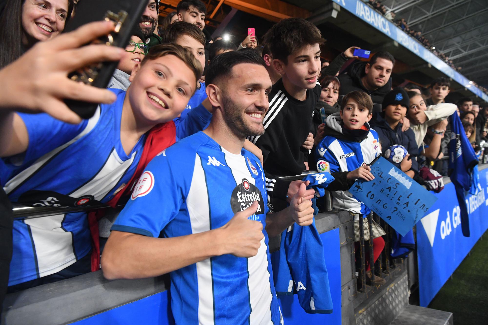 Riazor aclama a Lucas Pérez en su presentación