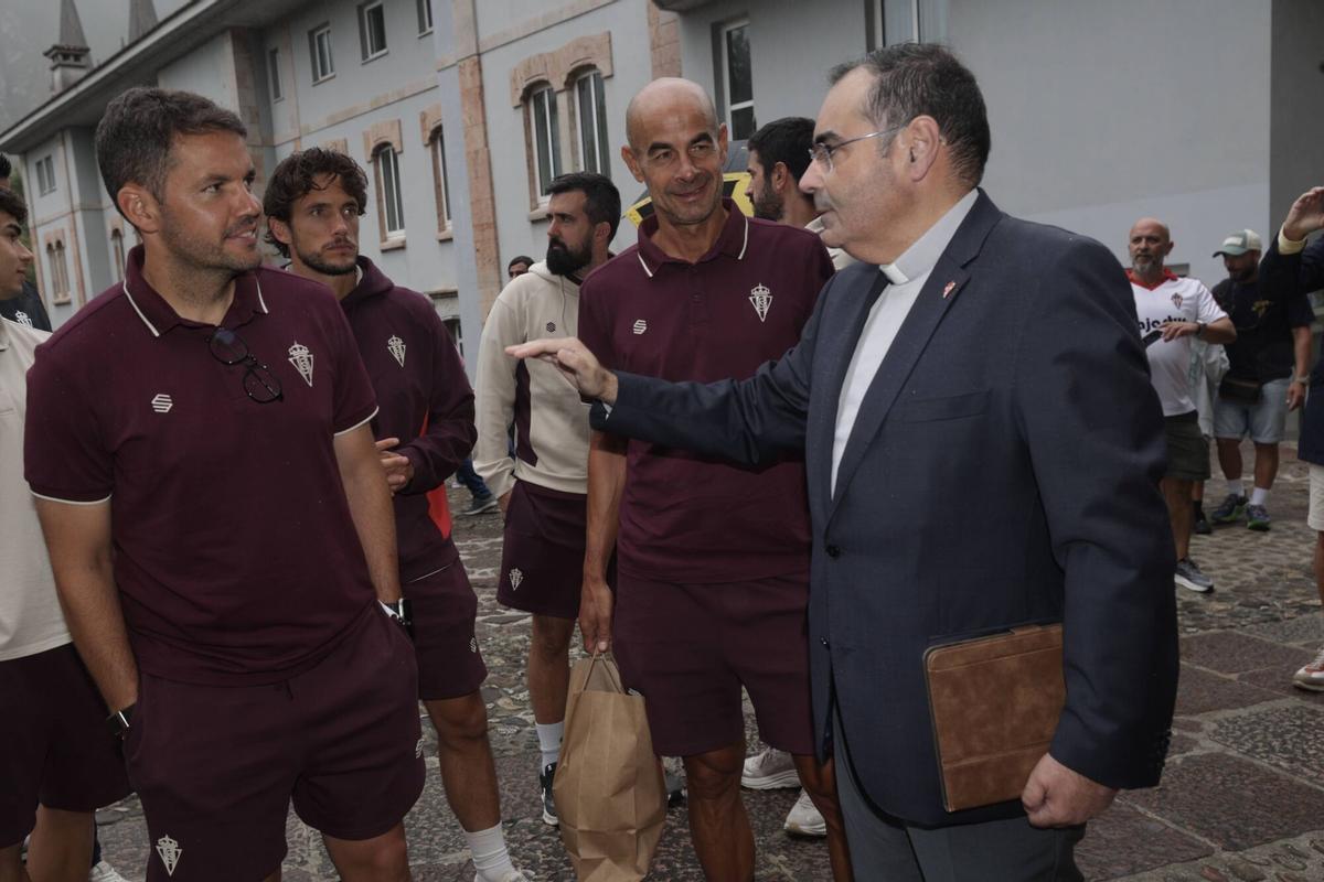 El Sporting de Gijón visita a la Santina. El Sporting de Gijón visita a la Santina.