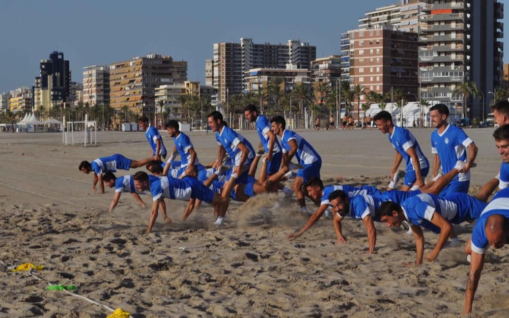 Entrenamiento del Hércules CF en la playa de San Juan