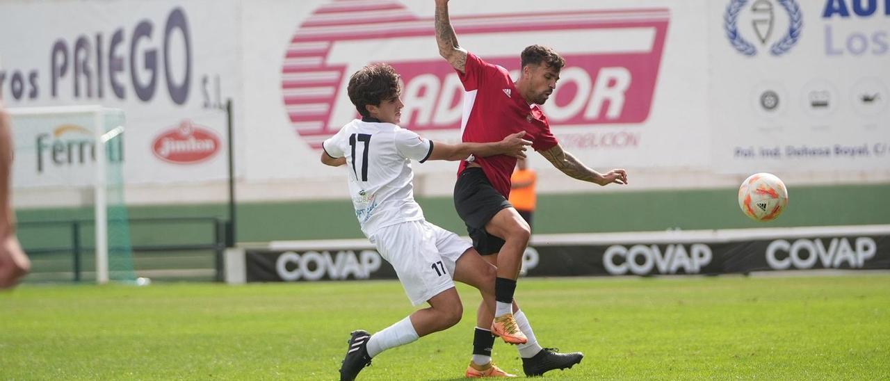 Lance del partido entre el Pozoblanco y el Gerena en el Municipal.