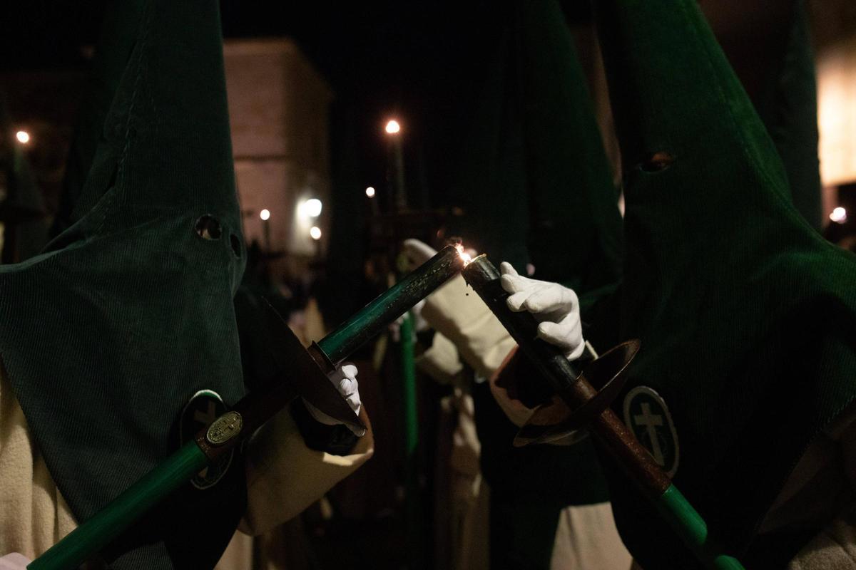 GALERÍA | Penitencia y silencio en la procesión de las Siete Palabras