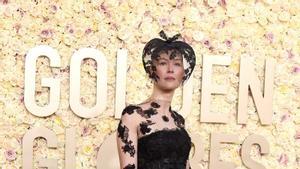 Rosamund Pike, con un modelo negro de alta costura de Dior.