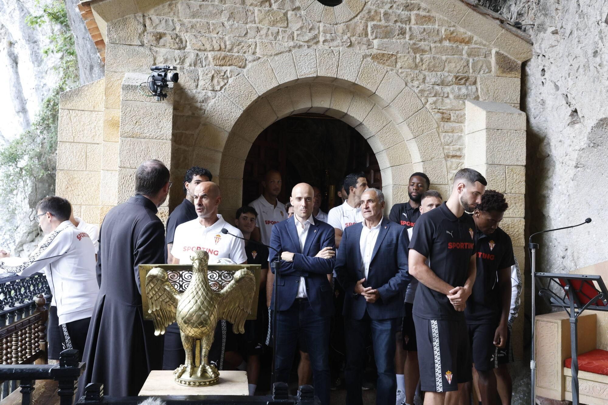 EN IMÁGENES: Visita del Sporting a La Santina en Covadonga