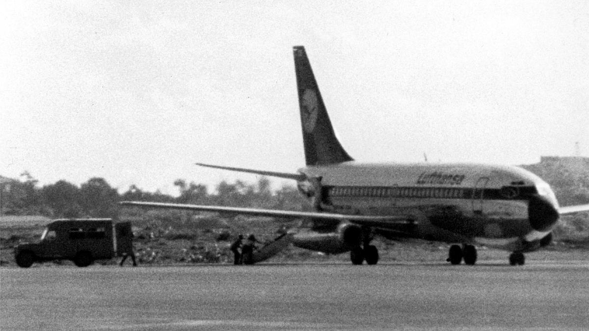 Die entführte Lufthansa-Maschine &quot;Landshut&quot; in Mogadischu.