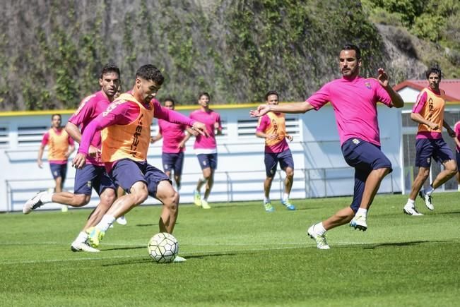 Entrenamiento de la UD Las Palmas en Barranco ...