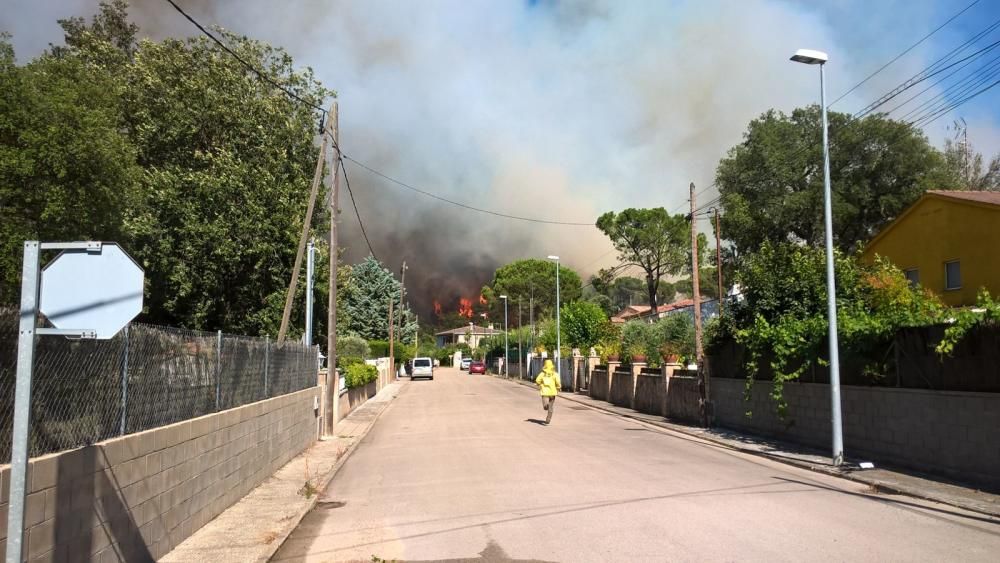 Incendi a Santa Coloma Residencial