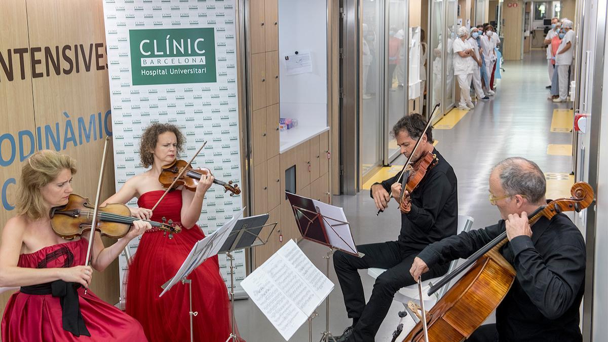 El Liceu rinde homenaje a los sanitarios en una UCI