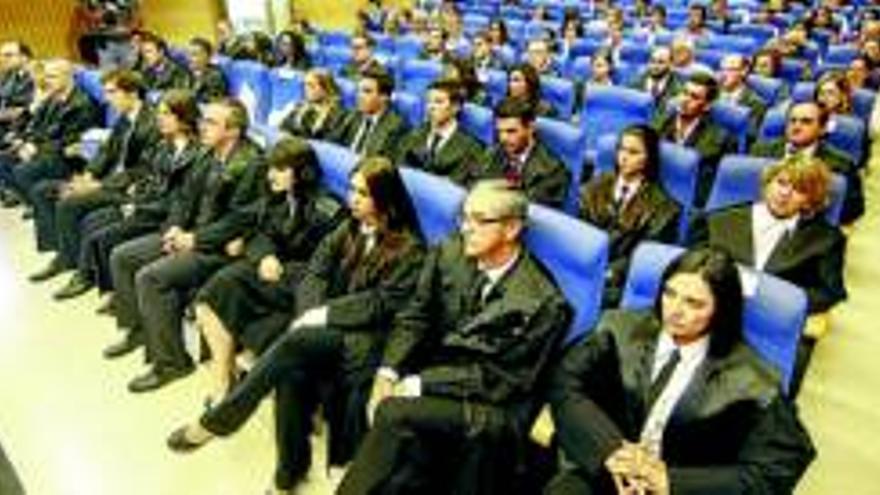 El colegio de abogados incorpora 20 letrados