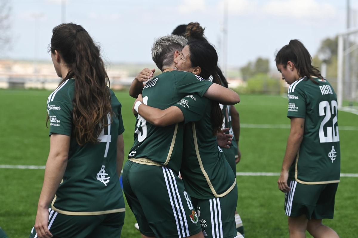 Las imágenes del Cacereño Femenino - Barça B