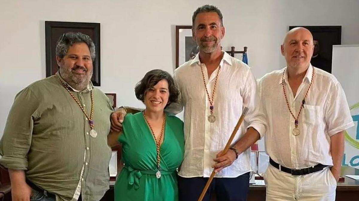 El alcalde Sebastià Amengual (con la vara) junto a los otros tres concejales de Endavant Lloret.