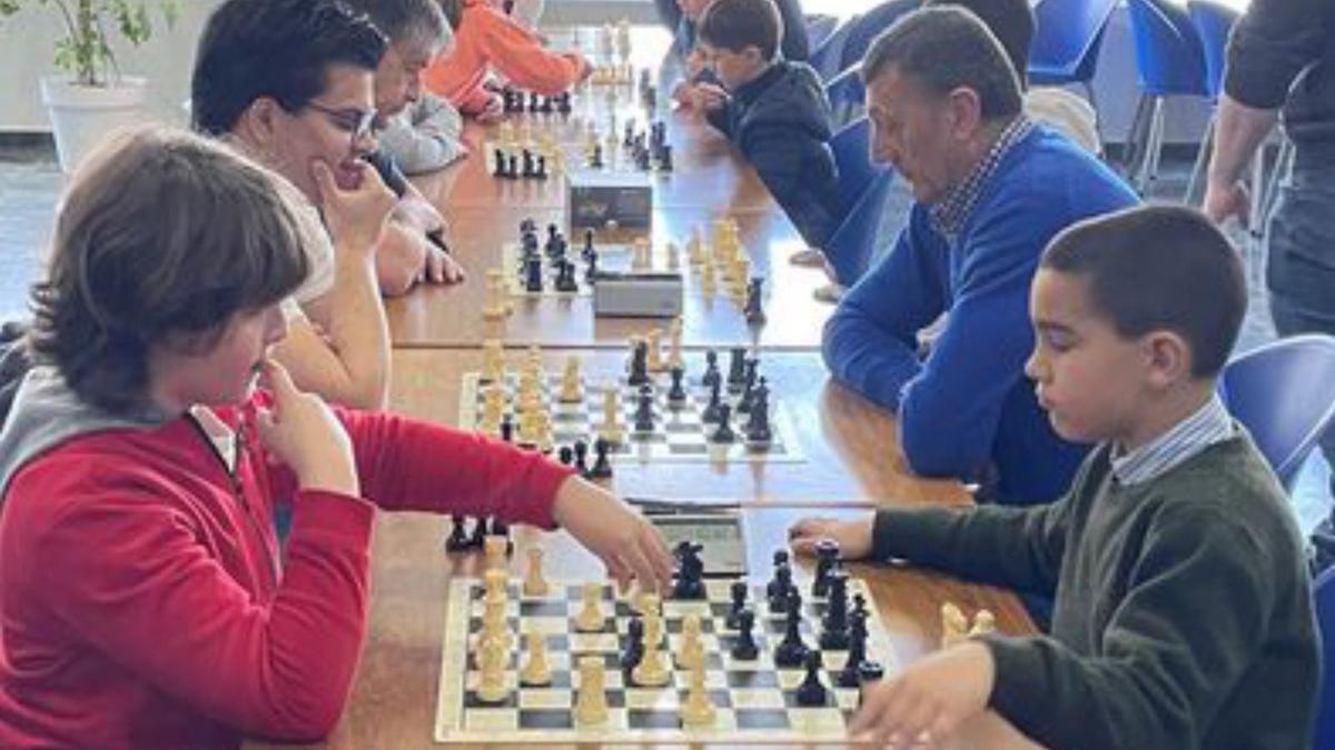 Arranca la nueva escuela de ajedrez en el Club Mercantil - Faro de Vigo