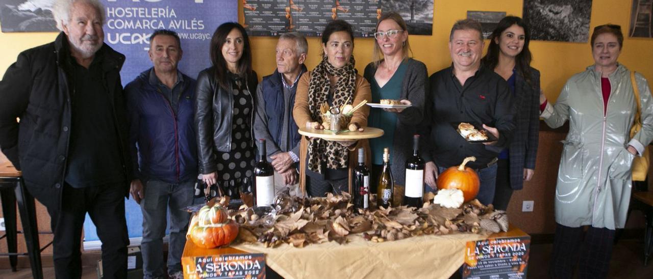 Hosteleros y autoridades, en la presentación de la I Seronda de Vinos y Tapas.