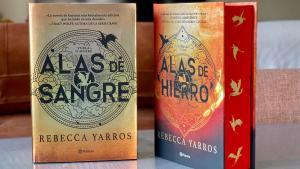 Alas de sangre y Alas de hierro, de Rebecca Yarros