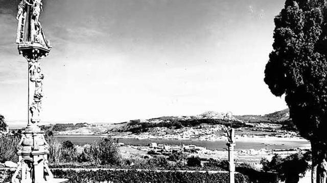 Cruceiro do Hío en los años 50 con Aldán al fondo.  // Archivo de la Asociación A Cepa de Cangas