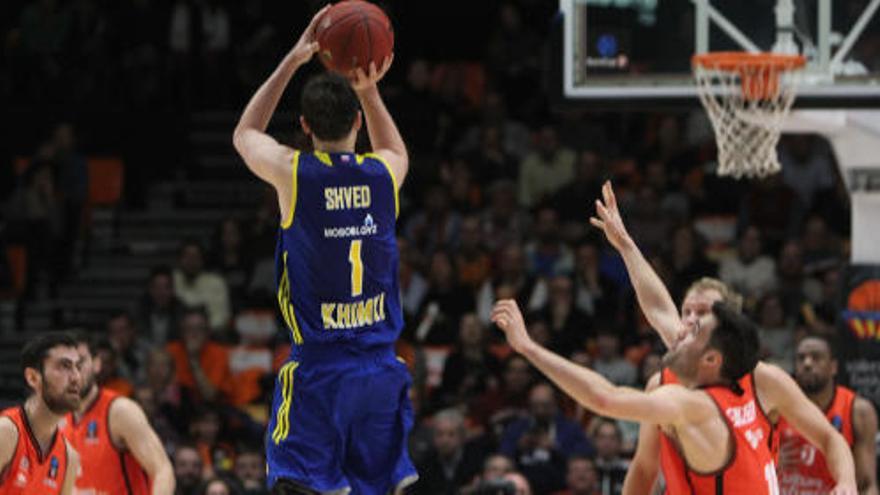 Alexey Shved lanza ante el Valencia Basket