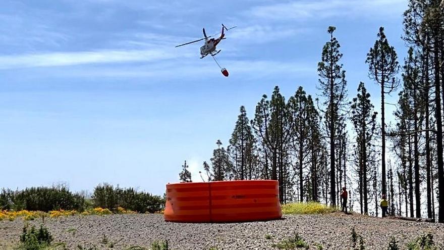 El Gobierno prueba el uso de balsas portátiles para abastecer los helicópteros en incendios forestales