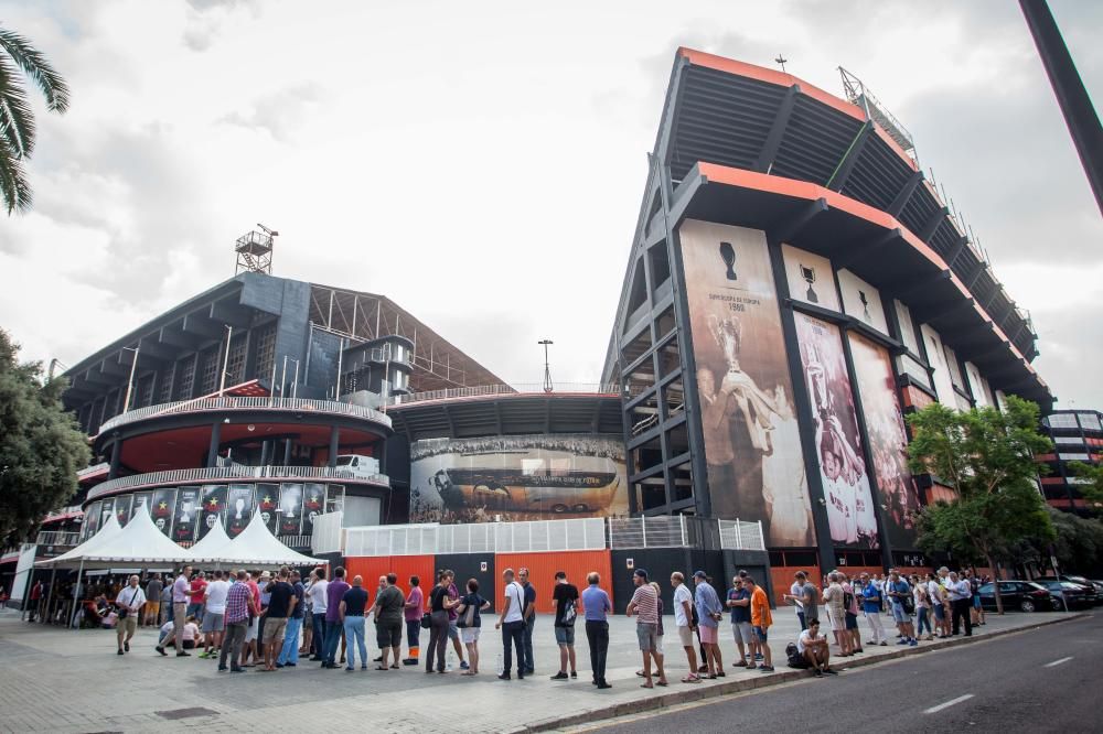 Colas en las taquillas de Mestalla