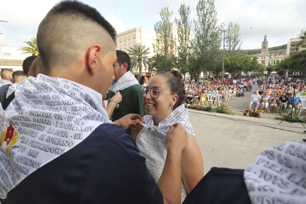 Pregón y puesta del pañuelo oficial de las fiestas de Sagunt