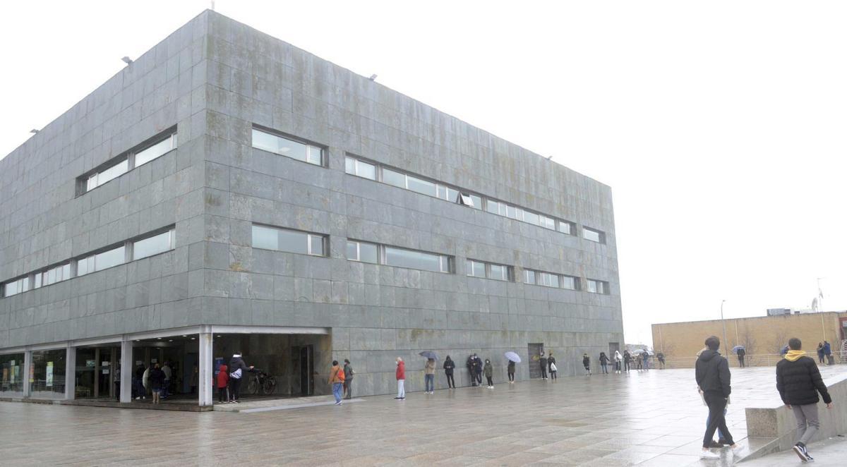 Exterior del auditorio municipal de Vilagarcía. | NOÉ PARGA