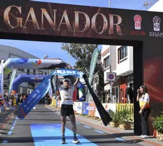 Mario Olmedo y Aida Campos arrasan bajo el calor herreño