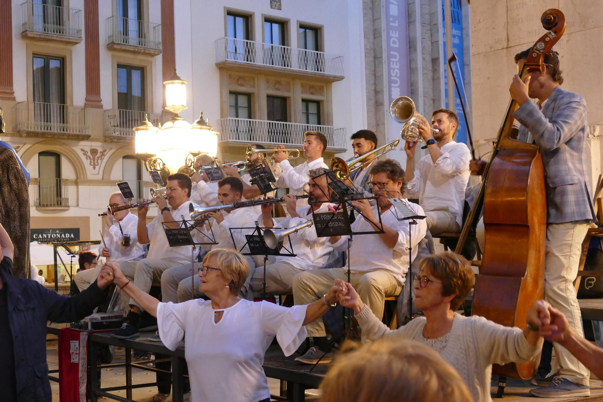 Gran expectació en la festa d'inauguració de la Casa Natal de Dalí