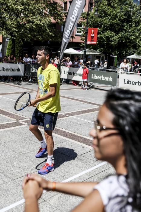 Partido de exhibición del Torneo Dionisio Nespral entre Pablo Carreño y Albert Montañés en el Paseo de Begoña