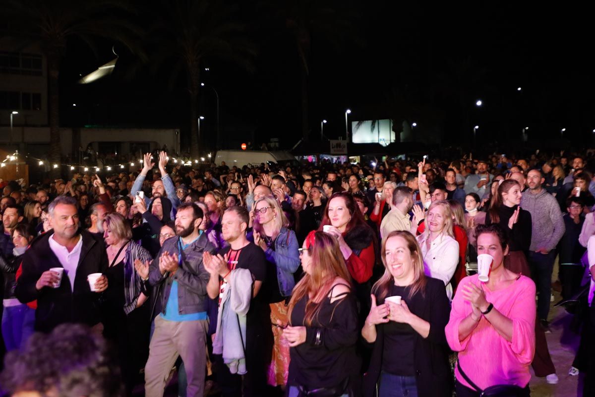 Sant Antoni baila con el regreso de la fiesta de La Movida