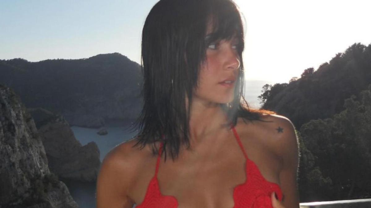 Aitana y su bikini de croché rojo: cómo copiar el que será tu outfit del verano