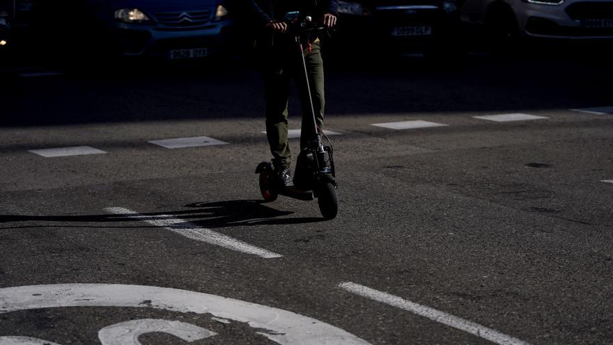 El negocio de trucar patinetes eléctricos: velocidad ilegal por 100 euros