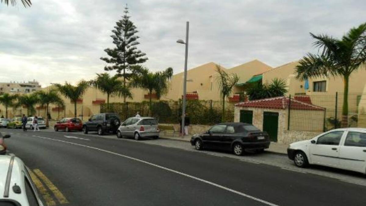 Exterior de un complejo residencial en el sur de Tenerife.