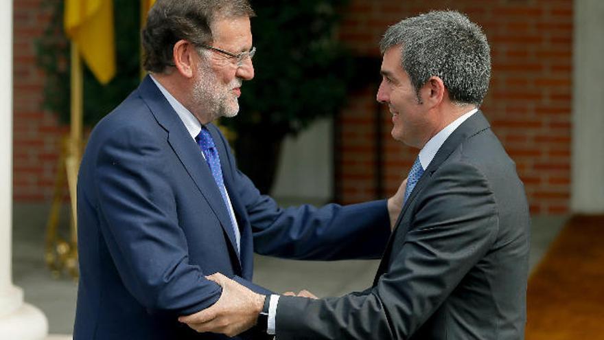 Encuentro del presidente canario, Fernando Clavijo, con Mariano Rajoy.