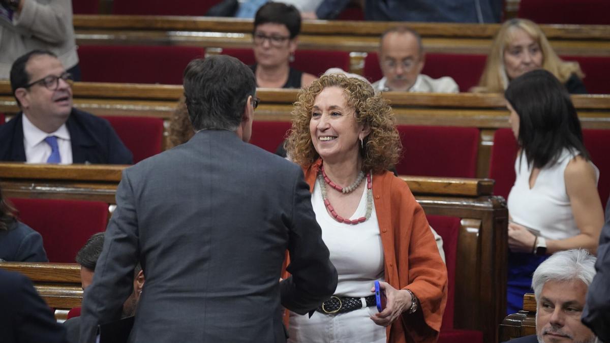 El president de la Generalitat, Salvador Illa, con la portavoz de ERC en el Parlament, Ester Capella