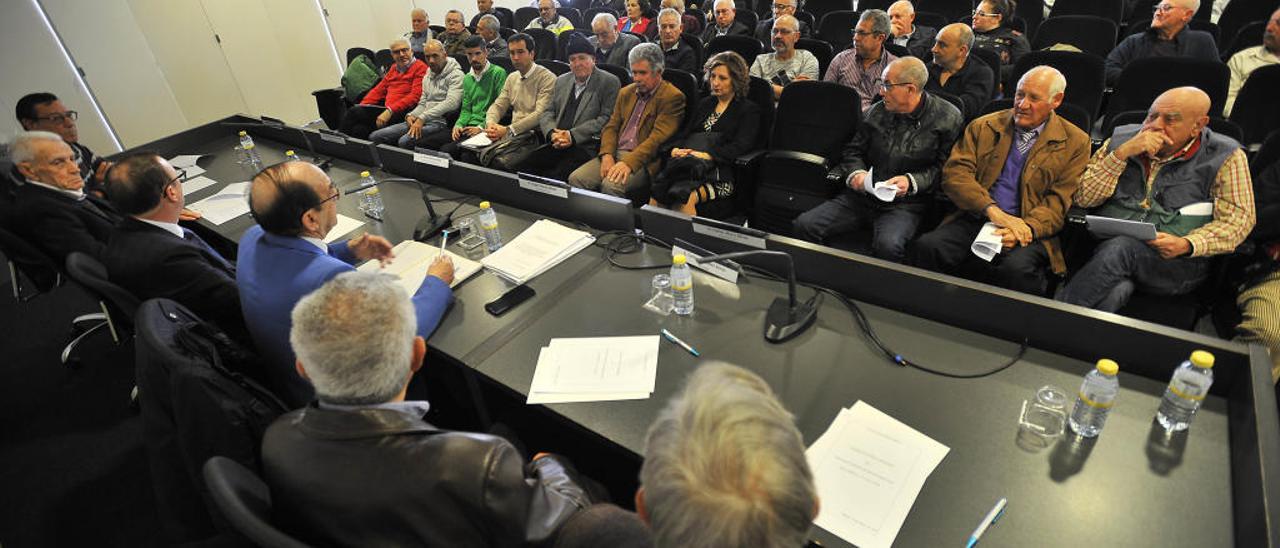 La junta directiva de San Enrique celebró ayer una asamblea en el Centro de Congresos