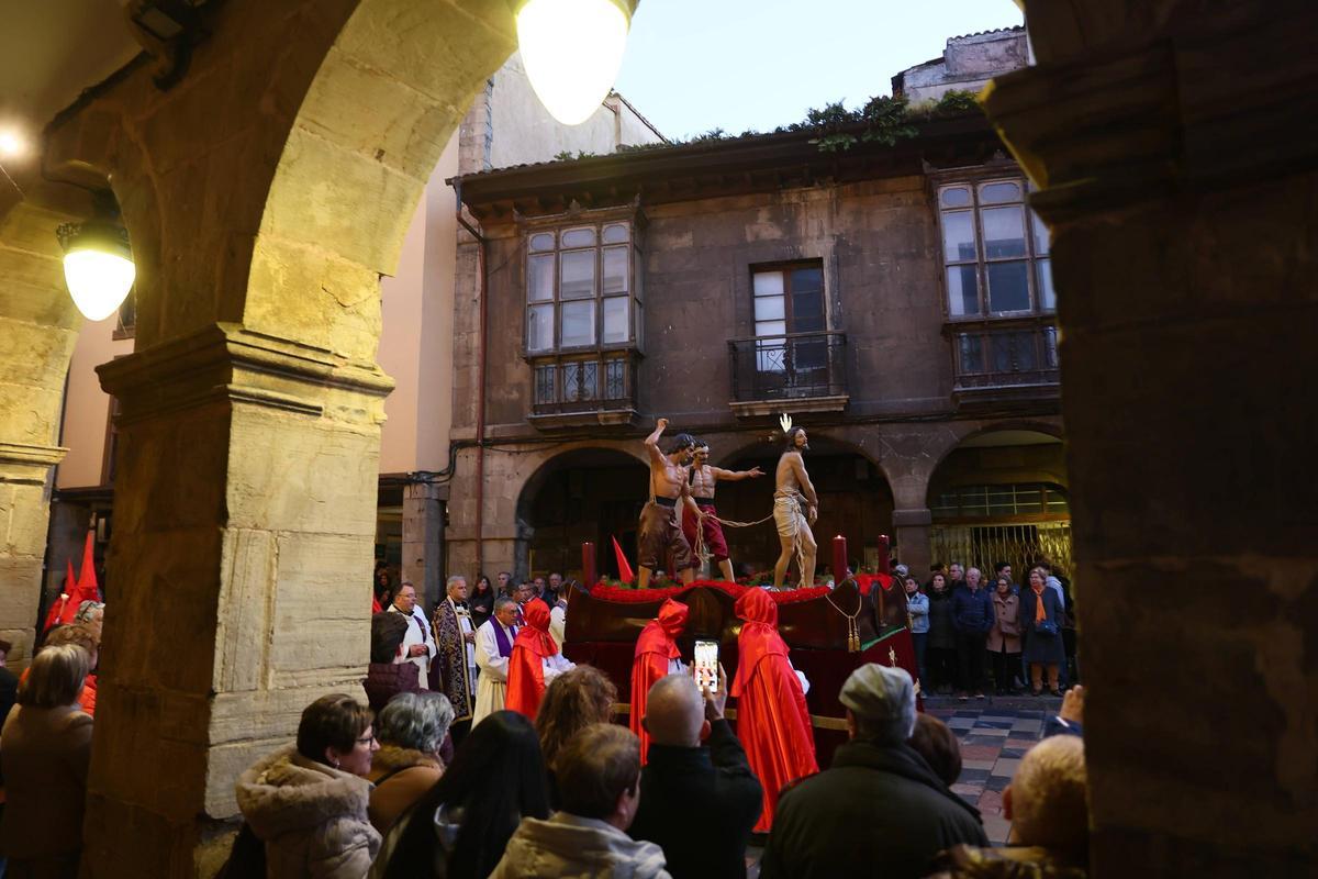 EN IMÁGENES: La multitudinaria prcesión de San Pedro en Avilés