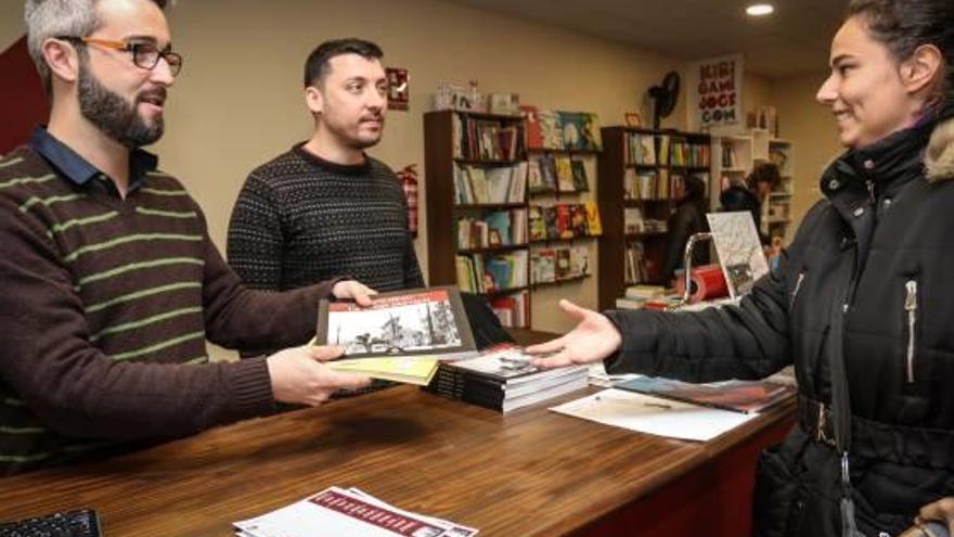 Alcoy celebra el Día del Libro con descuentos